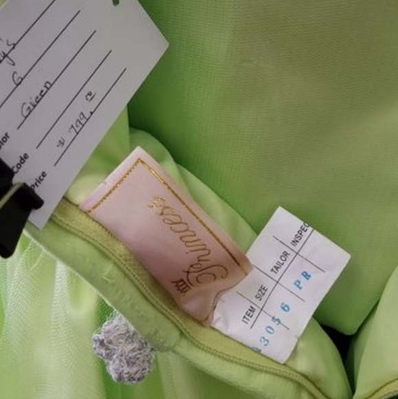 SIZE 6 PRINCESS DRESS CONVERTIBLE A-LINE - Picture 5 of 6